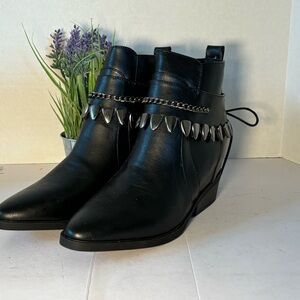 Women’s Bumpers black leather bootie w/chain embellishment -New w/o Box- Size 10